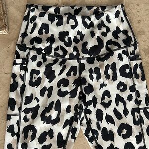 LegEnd Women’s‎ Leopard Print 7/8 Length Leggings With Pockets Size Small NWOT